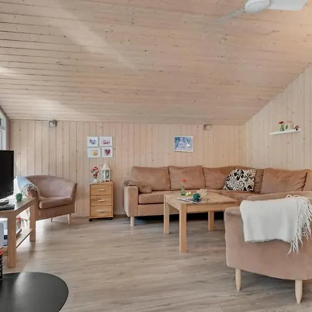 Prázdninový dům Cozy Home In Hadsund With Sauna